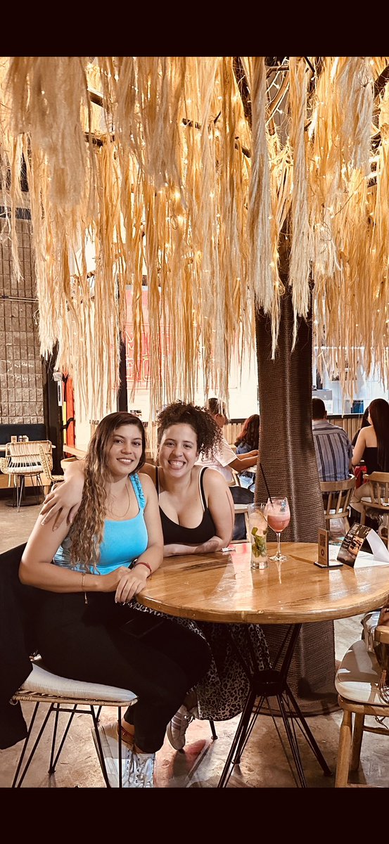 laura97rm's tweet photo. Estar con ella una hora es como el equivalente a 10 semanas más de vida ❤️🌈 por más personas así en nuestras vida 🙏🏼 https://t.co/9qfbVpObhn