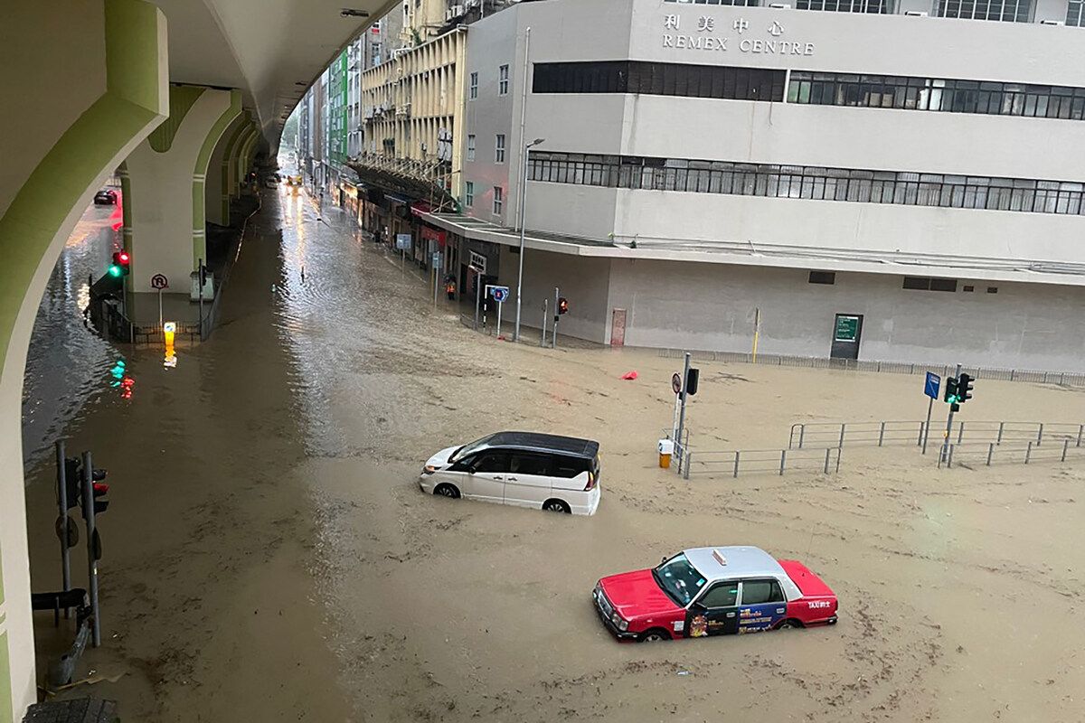 MMmarco0's tweet photo. Il comune denominatore del cambiamento climatico. Grecia, Hong Kong, Shenzhen, Brasile. Sembrano immagini prese dal medesimo luogo ma in realtà si tratta di 4 eventi devastanti avvenuti in 4 punti diversi del pianeta nel giro delle ultime 72-96 ore.

Purtroppo più andremo avanti nel tempo e più dovremo abituarci a certe immagini. L'adattamento ai cambiamenti climatici è una sfida cruciale del nostro tempo.