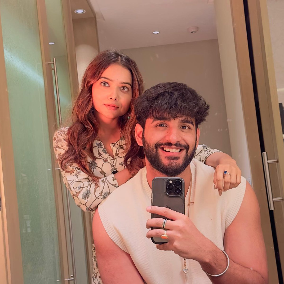 GlamWorldTalks's tweet photo. Finally, the much-awaited #Abhisha reunion has happened today.

#AbhishekMalhan &amp; #ManishaRani shares the cutest photographs from today's reunion. https://t.co/3pGbtDgP0J