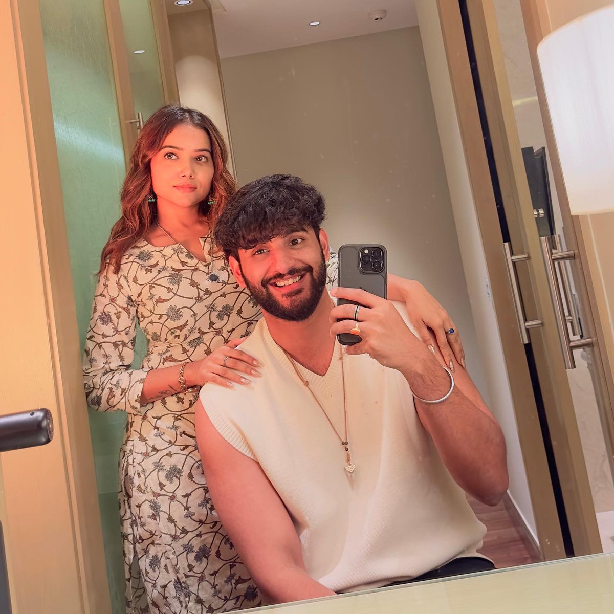 GlamWorldTalks's tweet photo. Finally, the much-awaited #Abhisha reunion has happened today.

#AbhishekMalhan &amp; #ManishaRani shares the cutest photographs from today's reunion. https://t.co/3pGbtDgP0J