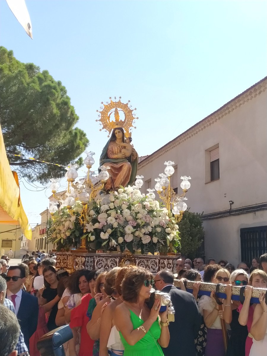 NicolasPalermos's tweet photo. Tradición a su patrona en #SantaMariaDelCampoRus #Spain #tradition https://t.co/kpeV1QmK5T