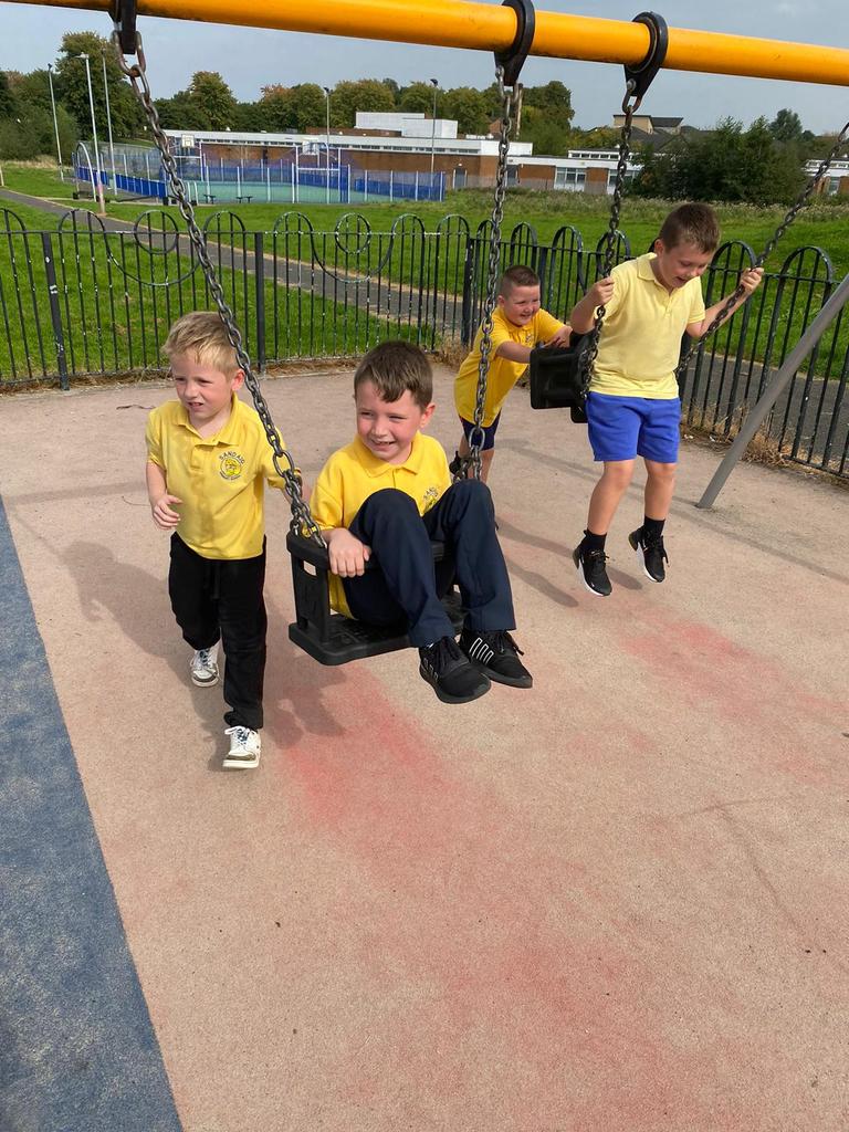 sandaigprimary's tweet photo. P4/3 had a wonderful time visiting the park after their walk of #Barlanark. Their topic this term is letting them explore their surroundings! https://t.co/NLkvIvQWhO