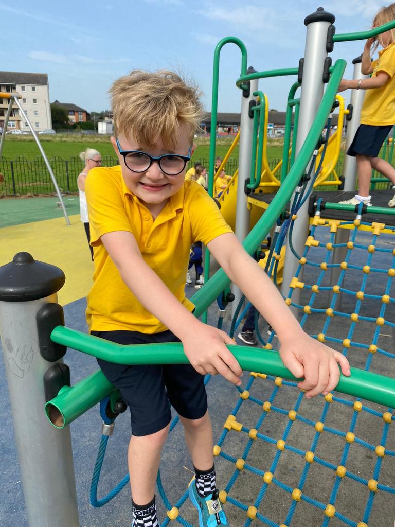 sandaigprimary's tweet photo. P4/3 had a wonderful time visiting the park after their walk of #Barlanark. Their topic this term is letting them explore their surroundings! https://t.co/NLkvIvQWhO