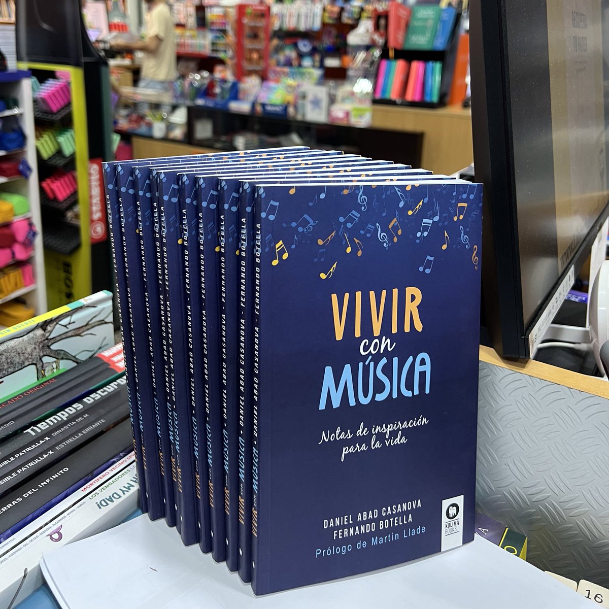 Más vale tarde que nunca, por fin tenemos disponible el nuevo libro de  <a href="/abadcasanova/">Daniel Abad Casanova</a> y <a href="/fb_think/">fernando botella</a>, VIVIR CON MÚSICA

#Aspe #Musica #Libros #LibreriaMarceli