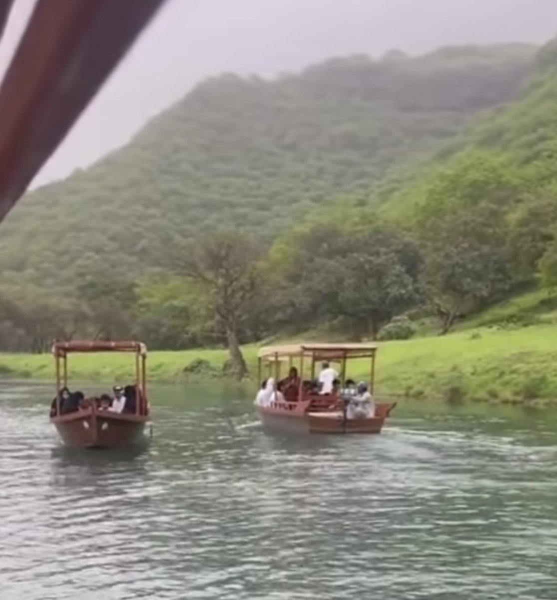 لن تكفيك جرعه او مكيال من صبر  .. انت في امّس الحاجه إلى شلال فوق رأسك يغسل آلامك ويشد عزمك صبر يصمد امام كيد الظالمين وفراق الأحبه وصعوبة الطريق وإغراءات الفتّن ووسوسة النفوس   
.. ربنا إفرغ علينا صبراً  ..

مساء الخير  ..