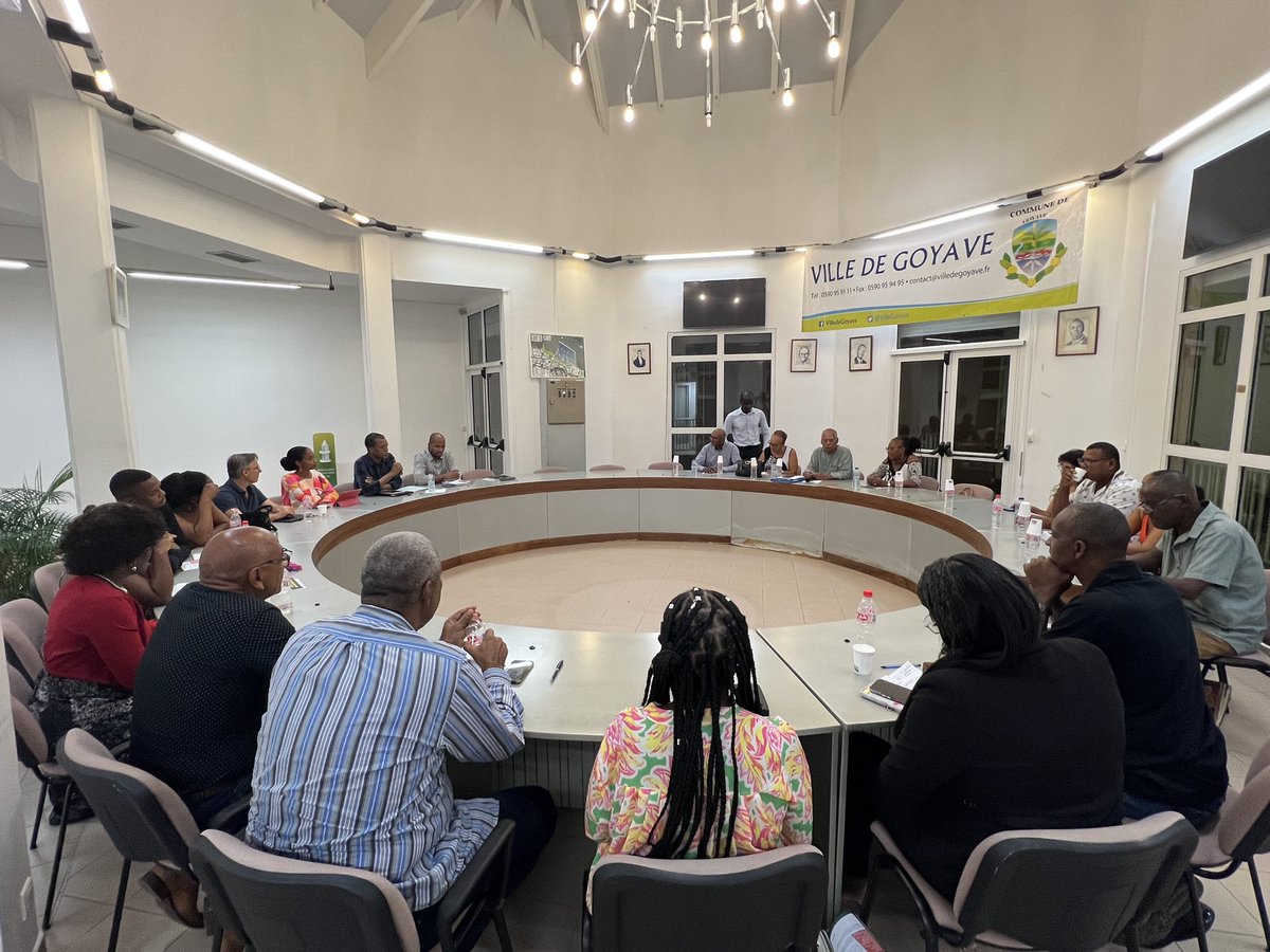 Merci à <a href="/ferdylouisy/">Ferdy Louisy</a> et aux conseillers municipaux de <a href="/VilleGoyave/">Ville de Goyave</a> qui ont reçu hier soir la liste <a href="/EnsembleNouTout/">Ensemble, nou tout’</a> pour un échange riche sur les grands enjeux du pays.
Notre colistière Geneviève Gamer, maire-adjointe, jouait à domicile et l’accueil fut excellent. 
On continue !