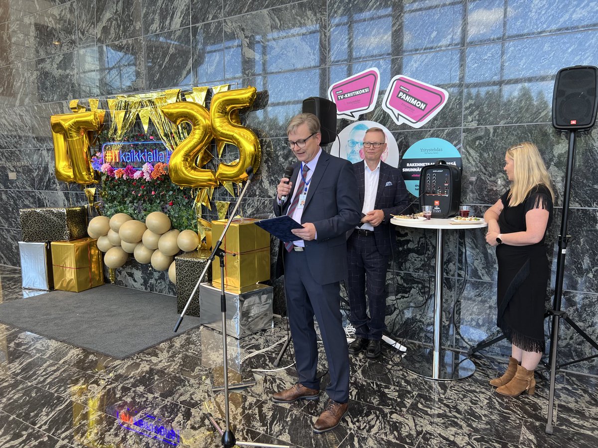 Rehtori Jari Ojala ⁦<a href="/it_jyu/">IT-tiedekunta JYU</a>⁩ 25 vuotisjuhlassa. Suomen ensimmäinen erillinen IT tiedekunta on kasvanut alan toiseksi suurimmaksi alan kouluttajaksi.