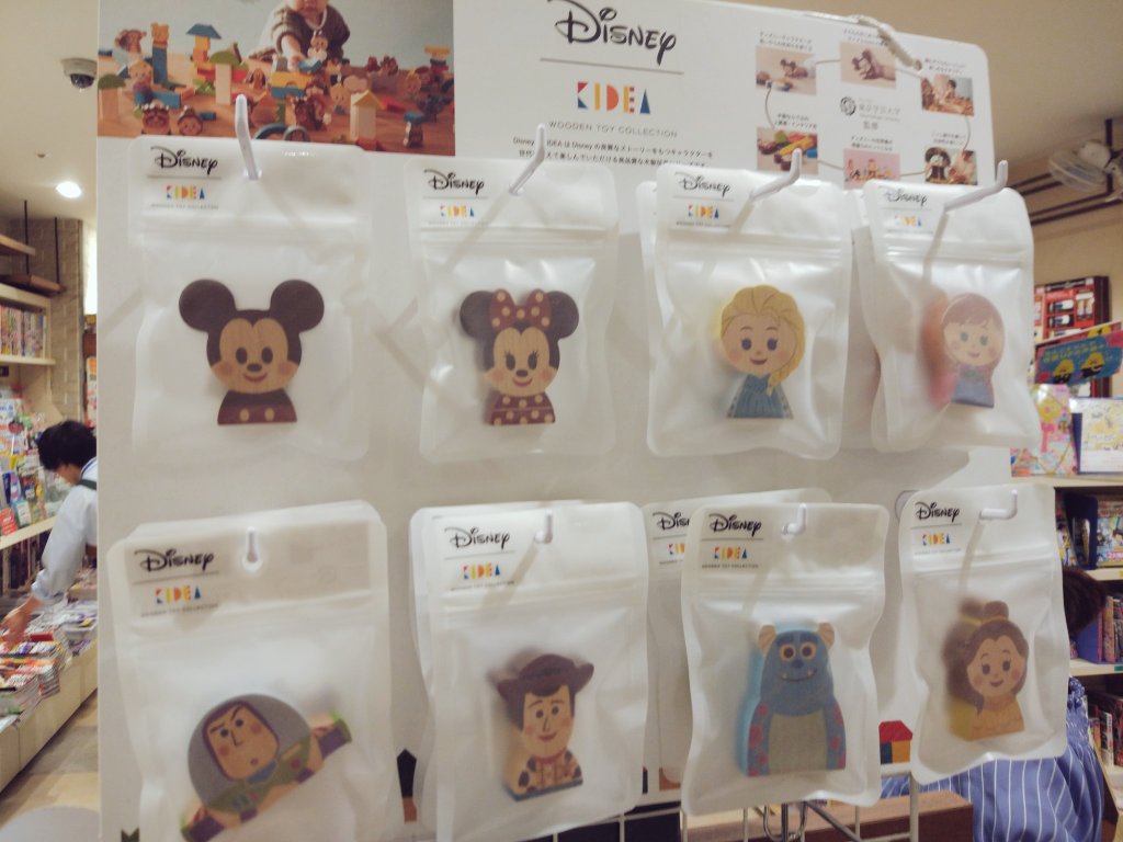 yoshiakirin99's tweet photo. ディズニーディクシットのキャンペーンで木駒貰えるみたいだけど、大変そうだから、本屋で見つけた、KIDEAで良いのでは。 
#ボードゲーム
#ボドゲ
#Disney
#KIDEA

https://t.co/GlPTJsoXr5 https://t.co/mInJLNi9UZ