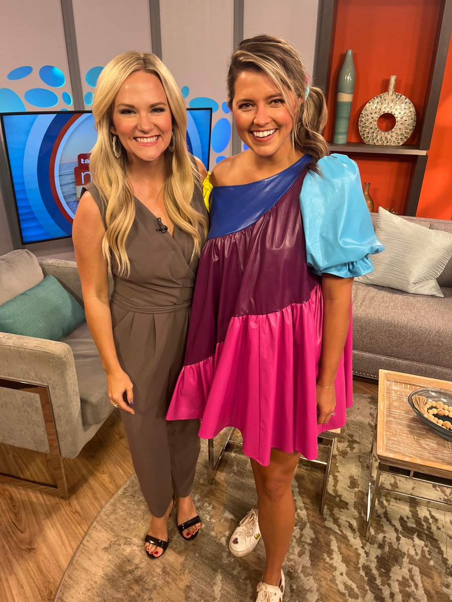 Can you guess from Amanda's totally rad outfit what she and Allison are talking about on today's @TBMorningBlend? Tune in at 10am to find out! ow.ly/K2Ey50PJ15P