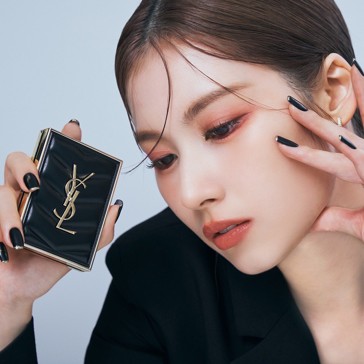 イヴ・サンローランの新アイシャドウ「クチュールミニクラッチ」の新