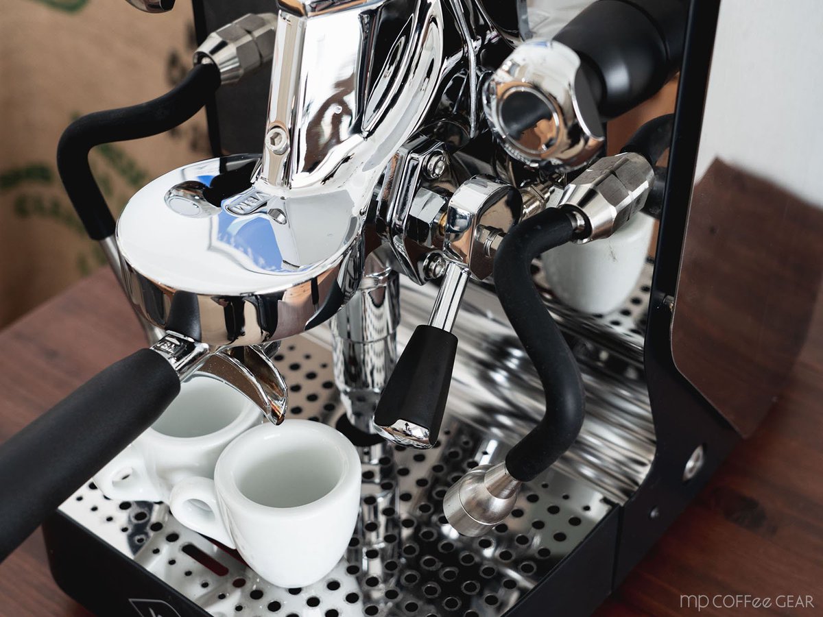 mpcoffeegear's tweet photo. NEW #DOMOBAR Jr. (#ドモバ－ ジュニア) /ANALOG [#INOX]
シングルボイラー機のハイスペック家庭用レバー式 #エスプレッソマシン。業務用と変わらない抜群の #スチームパワー を装備。
#バリスタ #コーヒー #珈琲 #VBM
https://t.co/D9KcS3NrCb https://t.co/D8JpDbMdjS