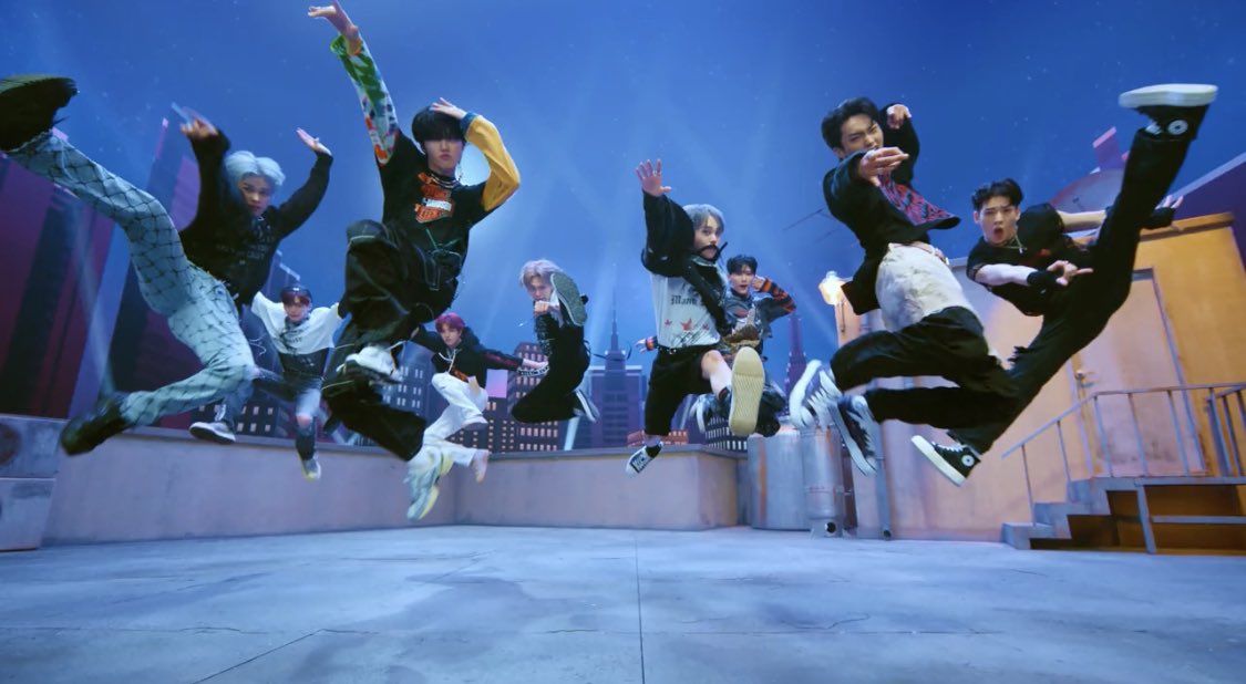 ddung801's tweet photo. 다리 어디까지 올라가는 거에요 https://t.co/2DbJd0fct1