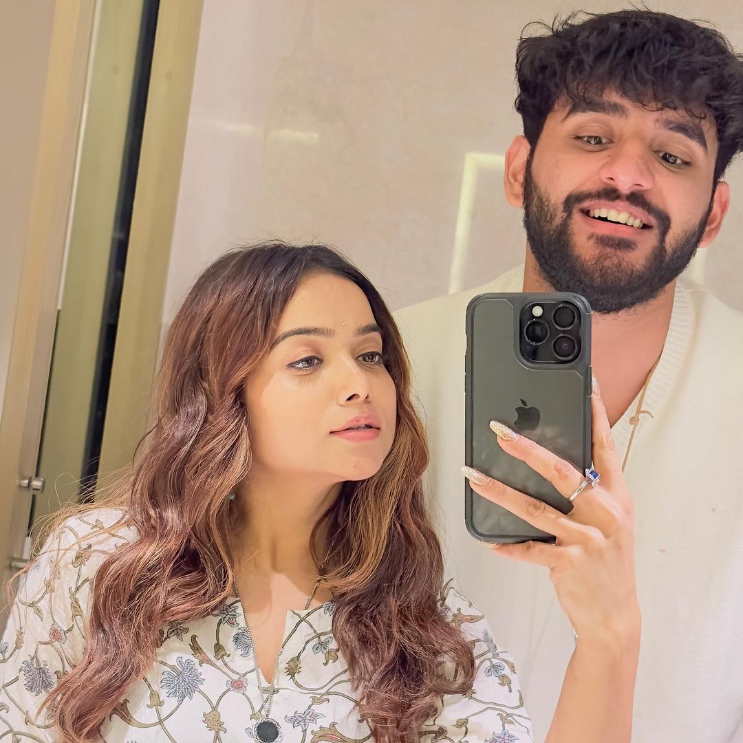 BollySpy's tweet photo. Finally, a #AbhiSha reunion! #AbhishekMalhan and #ManishaRani meet again, and it's a delightful sight for their fans. We've missed them since #BiggBossOTT2, and now we're hoping for a collaboration soon! 🤝🌟 #ReunionTime https://t.co/mxP15OPP1I