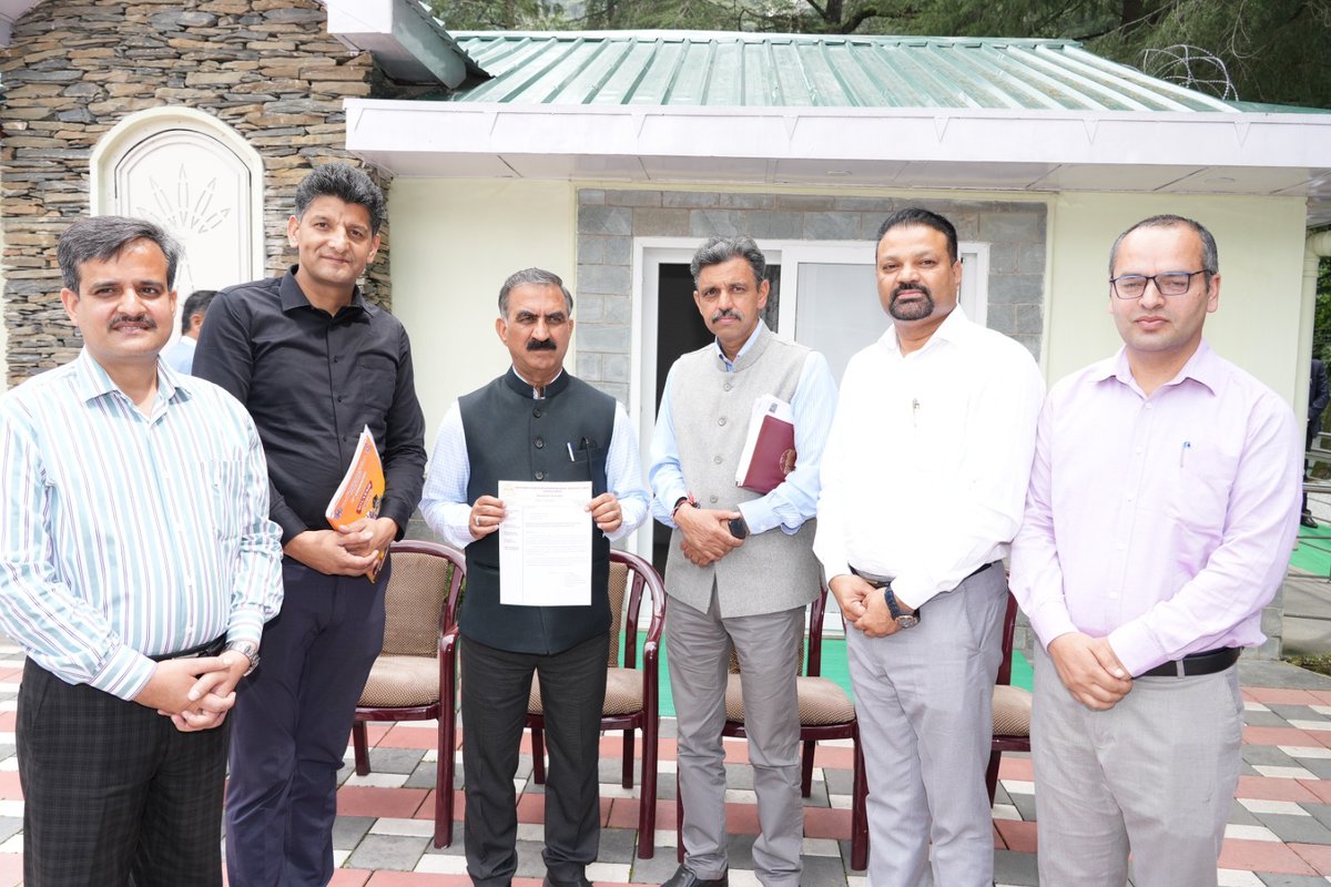 All India federation of State Civil and Administrative Services' Association contributed 1 Lac into HP Disaster Relief. Hon'ble CM HP thanked the AIF esp. Sh. Gaurav Bajad (RAS) President and Sh. Ravi Tirlapur (KAS), Gen Secy of AIF for the noble deed.