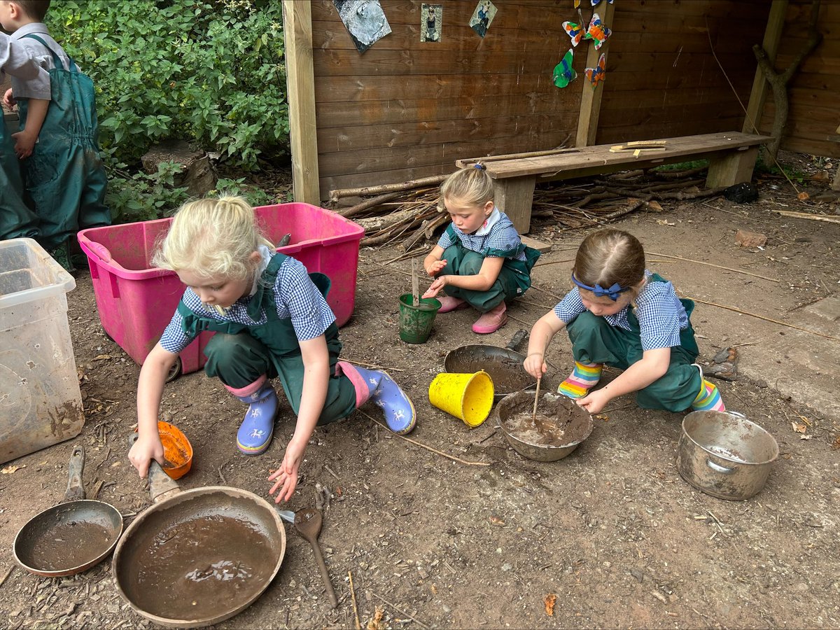 winterfoldhs's tweet photo. Reception pupils are enjoying their time in Forest School. #WinterfoldReception #EarlyYears #WinterfoldForestSchool #OutdoorLearning #TheWinterfoldWay https://t.co/n7VolcYmc2