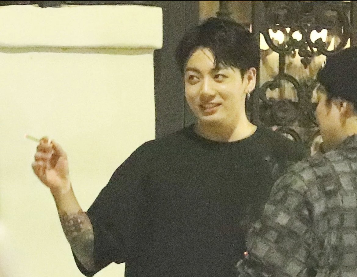 Abbibels's tweet photo. Other guy smoking: EWWWW.

Jeon Jungkook smoking: Fuck why is he super duper freaking hot. 🤭 https://t.co/ojY4qUiNqw