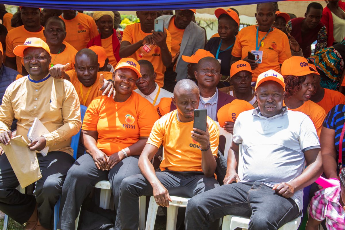 RailaOdinga's tweet photo. Fantastic discussion at Migori Leaders' Forum! Grateful for this county's energetic role in maandamano. Our party members in direct talks with our opponents are traitors. Let them use the proper channels. 

Development comes via structured processes, not dished out at statehouse. https://t.co/4w36KeHBQG