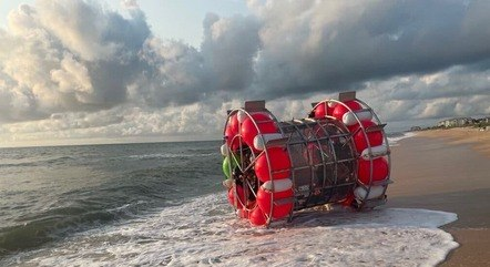 comentatorcedor's tweet photo. Homem tenta atravessar Oceano Atlântico em ‘roda de hamster’ e é preso nos EUA

Fonte: D24am. Leia mais em https://t.co/rosKKA7DaA #redacaosportv https://t.co/qSPvgtl0v2