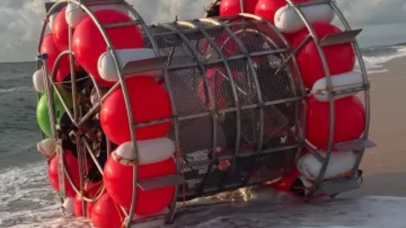 comentatorcedor's tweet photo. Homem tenta atravessar Oceano Atlântico em ‘roda de hamster’ e é preso nos EUA

Fonte: D24am. Leia mais em https://t.co/rosKKA7DaA #redacaosportv https://t.co/qSPvgtl0v2