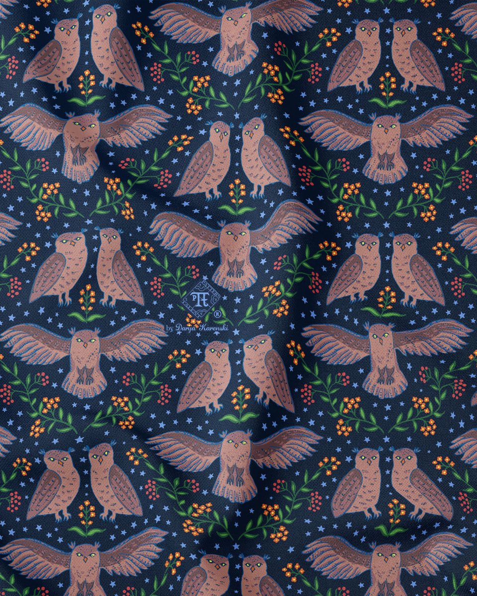 Night Owls comes in 4 colorways, left to right:
🤎 brown earth
💙 magic blue
💜 purple dusk
🖤 charcoal cream.
Also in 2 sizes! spoonflower.com/collections/72…
.
#spoonflower #wallpaper #nightowl #witchycabin #birdswallpaper #spoonflowerfabric #spoonflowerwallpaper