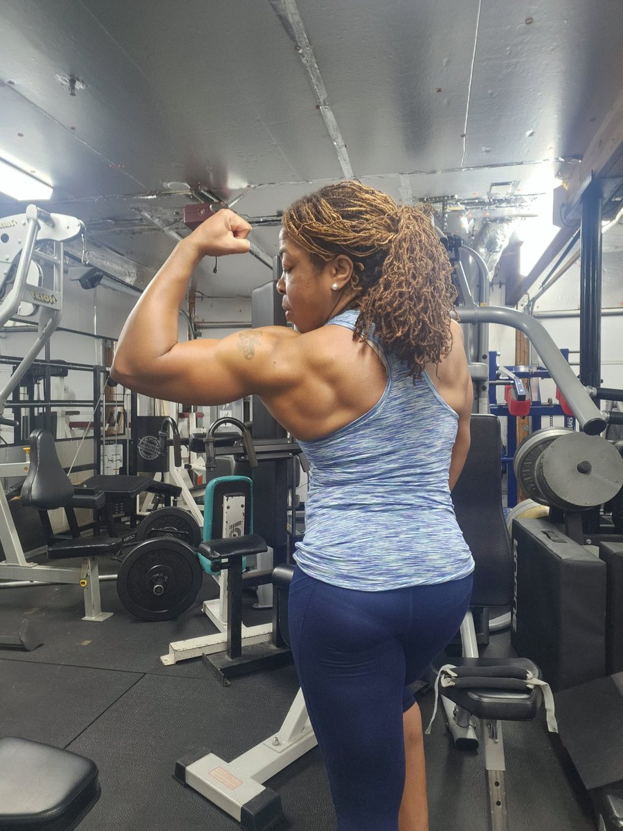SherryAmor12's tweet photo. #FlexFriday #IFBBFIGUREPRO #bodybuilding #TheWorkIsDone #FitnessMotivation #CoachNesi #UncoveringTheNewU https://t.co/5nRd9Twkni