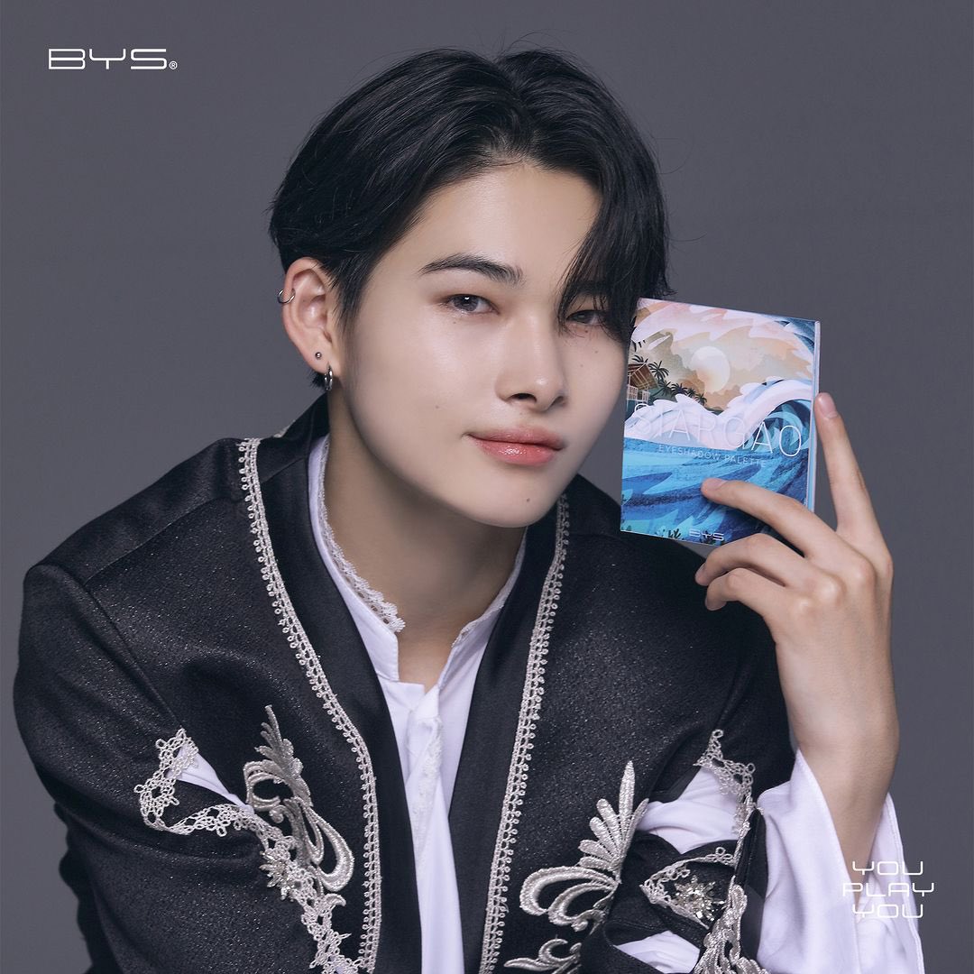 NI_KIPHL's tweet photo. [📸] 090823 — INSTAGRAM 

Choose how you want to play with ENHYPEN’s BYS must-haves. ✨

Check out the collection now!

@.byscosmetics_ph Instagram Update with ENHYPEN #NI_KI!

#ENHYPEN #엔하이픈 @ENHYPEN @ENHYPEN_members #ENHYPENwithBYSPH #BYSPH #YouPlayYou #니키 #ENHYPEN_NI_KI https://t.co/lM0OgqCi8I