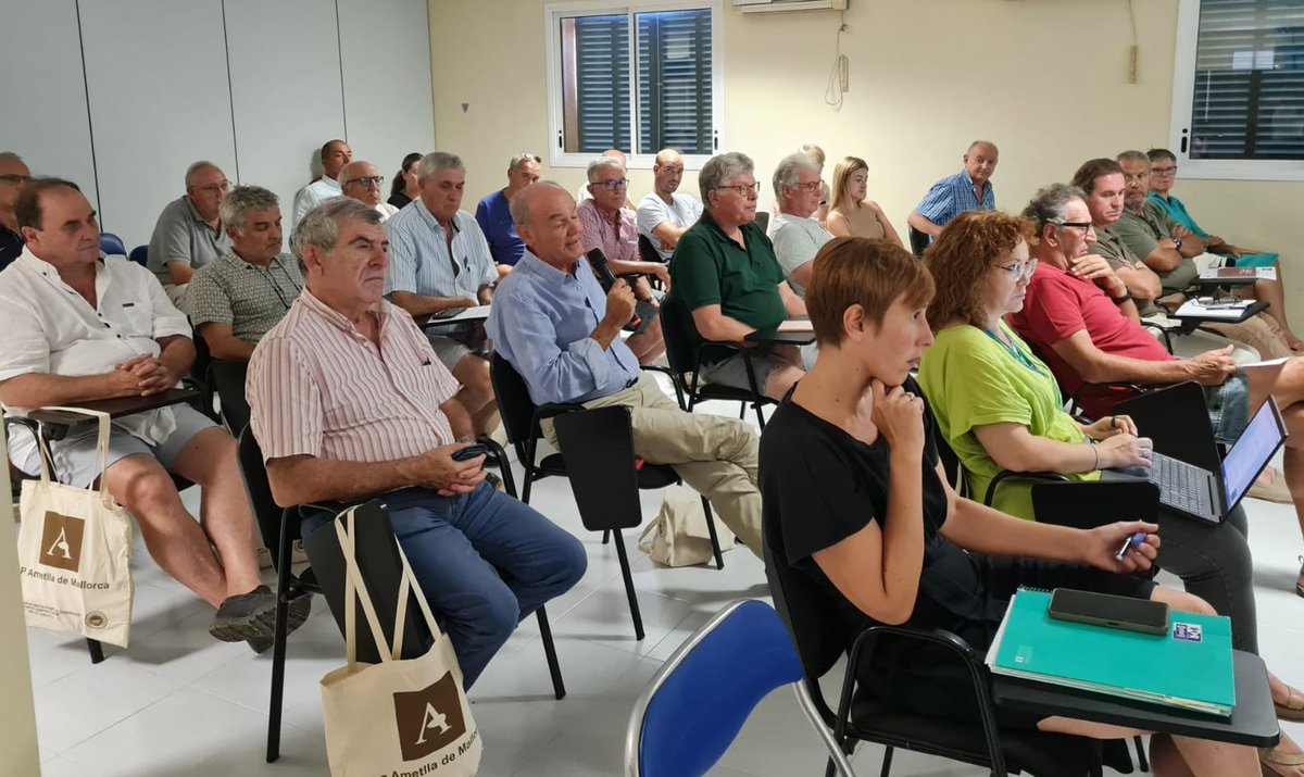 Pablo Fernández @CoopsAgroES presenta en la SAT Productors Mallorquins de Fruits Secs @CoopAgroIB las novedades normativas de #SIEX que contempla el RD modificaciones #PAC, así como avances en los aplicativos #CuadernodeCampo Cooperativo #C3 y #SIGCEX #digitalización @MEF4CAP