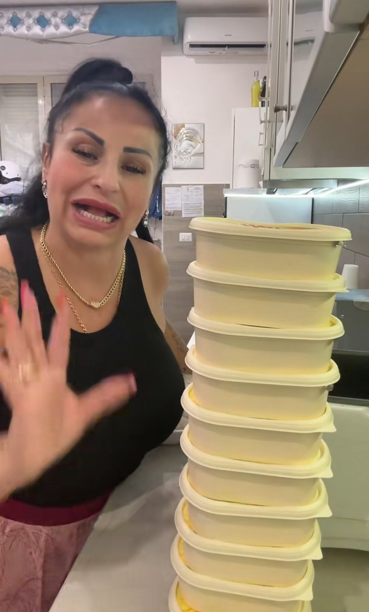 vorrei uno che mi amasse come rita de crescenzo ama la vallea