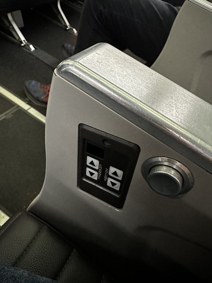 thomasvjames's tweet photo. Haven’t seen one of these on a plane in a long while https://t.co/QTq3txHHnl