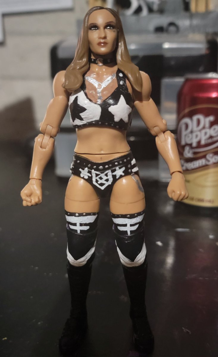 @AEWGold @annajay___ This was a no brainer gear to create in figure form.