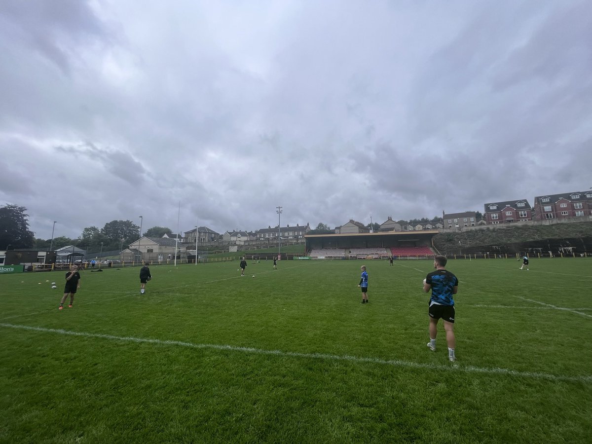 910Sports's tweet image. A huge thankyou to @dragonsrugby @PontypoolRFC Scrum Half Morgan Lloyd delivering a session for the Nine Ten Sports Scrum Half Academy.

✅ Breakdown awareness
✅ Decision making
✅ Passing delivery 

#learnlikeapro #Rugby #scrumhalf