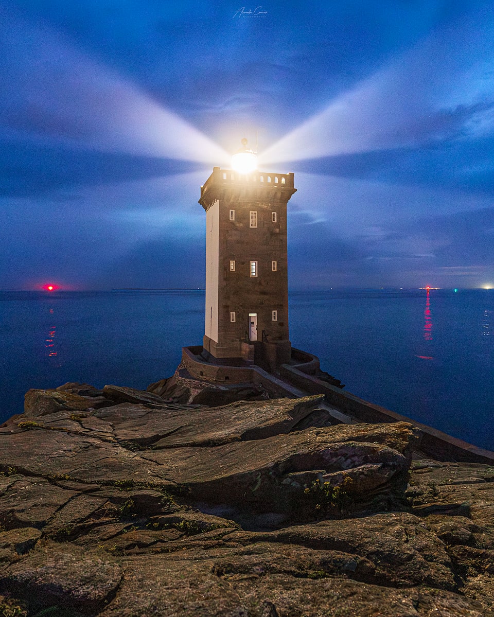 - NightGuardian -
A la tombée de la nuit, le phare de Kermorvan guide les navires à l'aide de ses faisceaux.
Bonne journée.

Instagram: instagram.com/alexandrecrois…
Ma page: facebook.com/AlexandreCrois…
#LIGHTHOUSE #Finistère #Bretagne #landscape #photography #phare