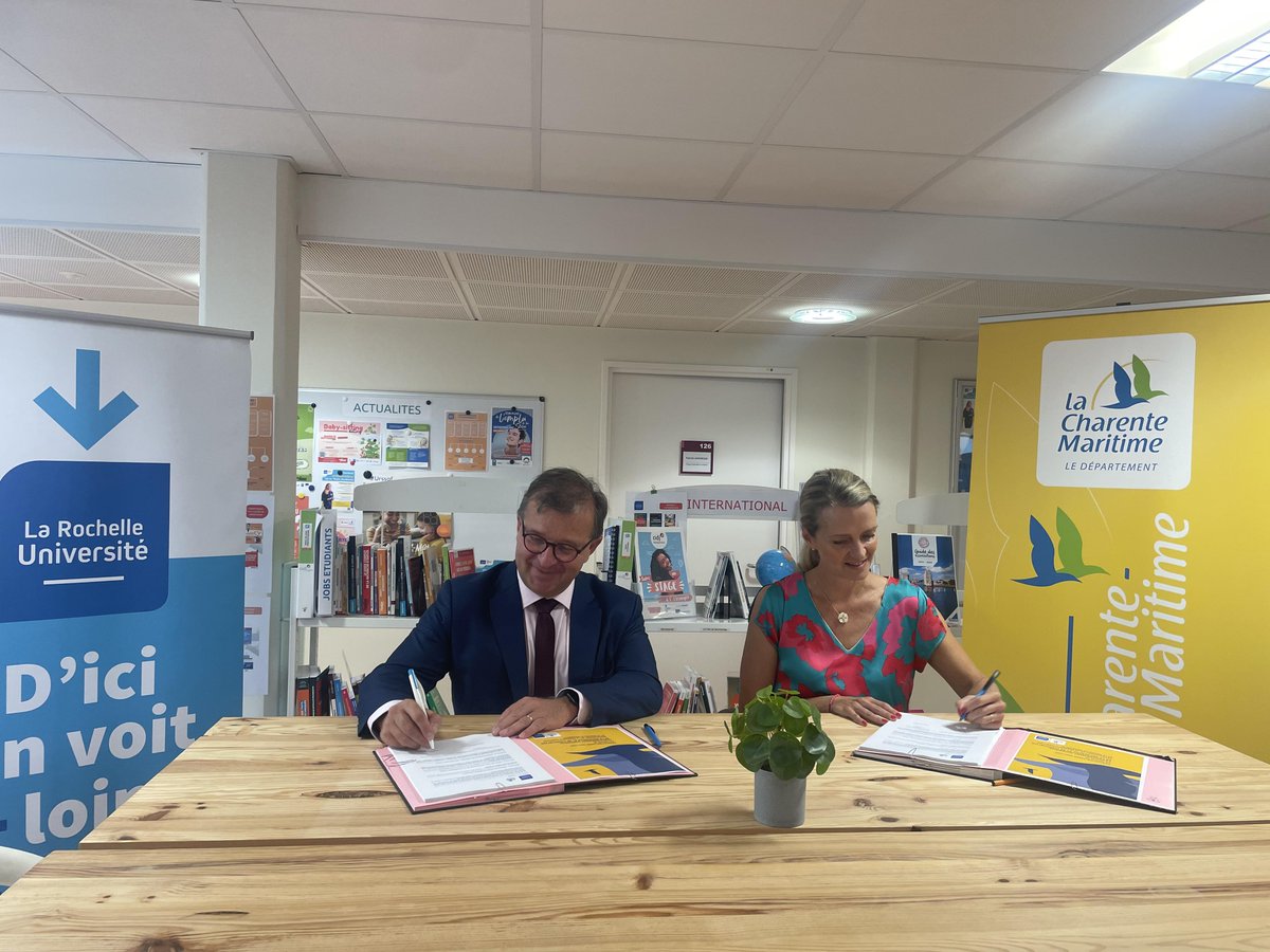 [✍CONVENTION] <a href="/UnivLaRochelle/">La Rochelle Université</a> et <a href="/departement17/">Département de la Charente-Maritime</a> ont signé ce matin une convention de partenariat pour 4 ans ! 

Merci au Département pour leur soutien en faveur de la jeunesse, de l’#ESR et de l’#innovation autour du Littoral Urbain Durable et Intelligent #LUDI.