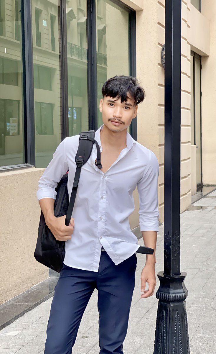 ចេញពីសាលាថតរូបបែបសុភាពមួយ😍 សុំបេះដូងម្នាក់មួយមកអ្នកតាមដាន20.7k Follower🙏