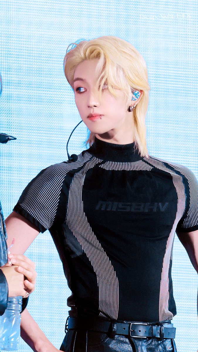 Escapenight1107's tweet photo. 230906 FOLLOW TOKYO

🦋

#디에잇 #THE8 #서명호 #세븐틴 
#ミンハオ #SEVENTEEN 
#徐明浩 https://t.co/WhNh7DJVjZ