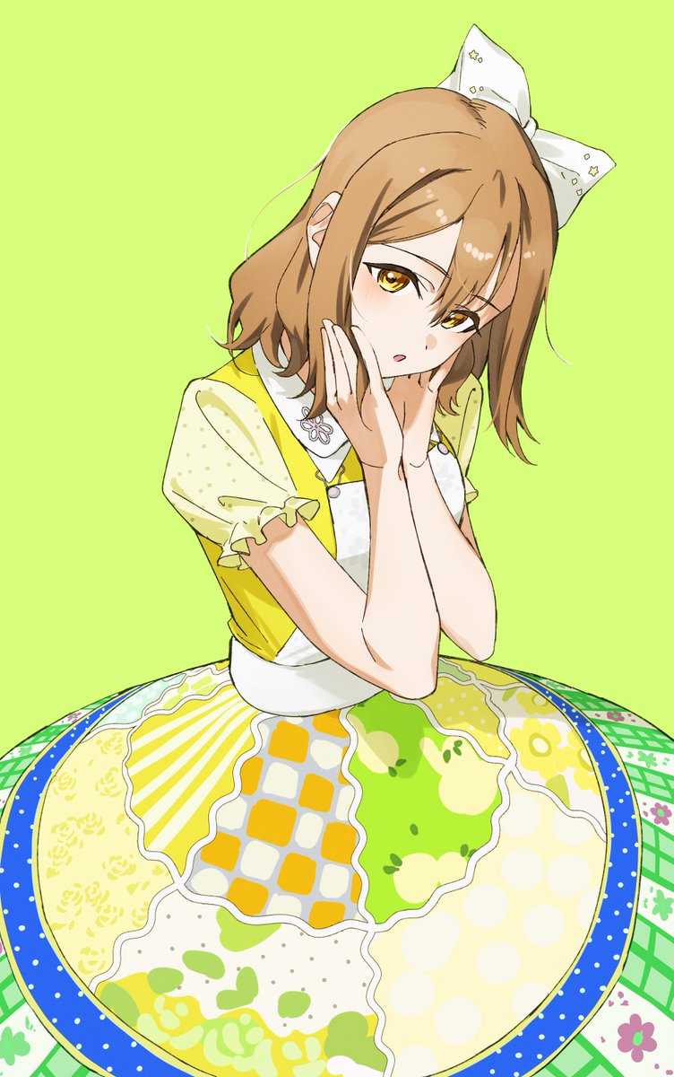 kunikida hanamaru 1girl solo brown hair green background short sleeves bow hair bow  illustration images