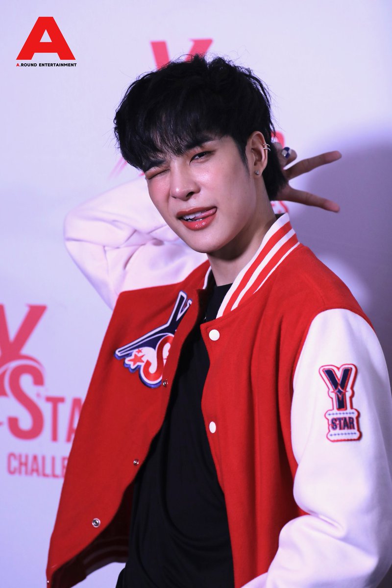 around_ent's tweet photo. "อาร์ต​ ภาคภูมิ" ในงานแถลงข่าวเปิดตัวรายการกึ่งเรียลลิตี้ใหม่แกะกล่อง​ "Y Star Challenge" พร้อมชวนแฟนๆ​ ชม EP 1 พร้อม 12 ผู้เข้าแข่งขันก่อนใคร​ ก่อนลงจอ 8 กันยายนนี้

#YStarChallenge
#YStarChallengeEp1
#Artonabangkok
#GMM25
#Artpakpoom https://t.co/6qmwlO2tcl