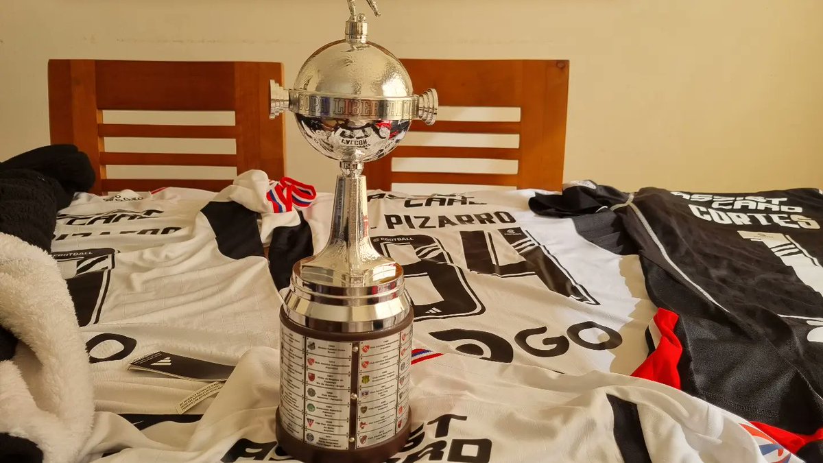 RutaDelHinchaCC's tweet photo. Amigos, venderemos números de rifa solo 2 días más y aún no hemos vendido 1/3 de los números. 
Apoyenos por favor para seguir ayudando a los más necesitados y su colaboración es muy importante para lograrlo.
Hay muchos premios y a tan sólo $1.000 cada número. 
Si no tiene una lukita, un RT también sirve.
Gracias a todos quienes colaboran con la #RutaDelHincha 🤍🖤🤍
