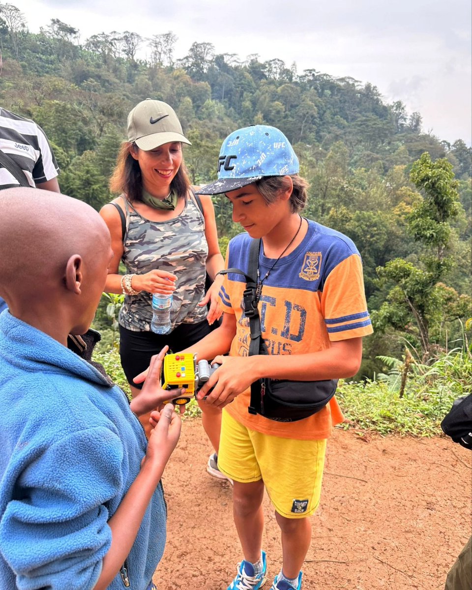 Bestviewsafaris's tweet photo. In the Heart of Tanzanian Culture! 💓☕️. Day 2 was a blend of authenticity and pure delight. The stories shared, the coffee brewed, and the falls thundering - each moment was a treasure. 

https://t.co/UKsDak4a5g
 #TanzanianHeritage #HappyHearts https://t.co/WfAao74Qhe