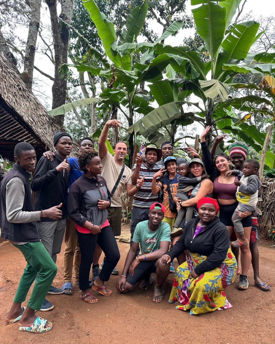 Bestviewsafaris's tweet photo. In the Heart of Tanzanian Culture! 💓☕️. Day 2 was a blend of authenticity and pure delight. The stories shared, the coffee brewed, and the falls thundering - each moment was a treasure. 

https://t.co/UKsDak4a5g
 #TanzanianHeritage #HappyHearts https://t.co/WfAao74Qhe