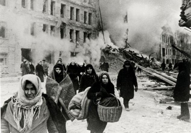 KilasMasa's tweet photo. 8 September 1941, Pada Perang Dunia II, pasukan Jerman mulai mengepung Leningrad, pusat industri besar dan kota terbesar kedua di Uni Soviet. Tentara Jerman kemudian bergabung dengan pasukan Finlandia yang maju melawan Leningrad di Tanah Genting Karelia. https://t.co/ZslyUBb1nw