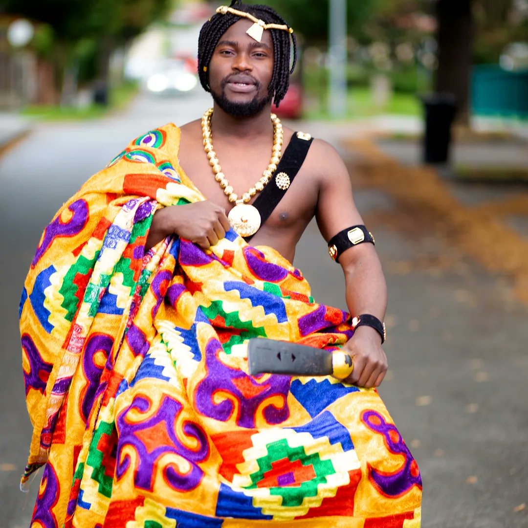 BLYZZTV's tweet photo. Sharing with u how Kings and Royals of the Akan tribe of West Africa dress.#pieceofAfrica #pieceoftheworld #babaafrica #blyzztv #culture https://t.co/Km6S1hJits