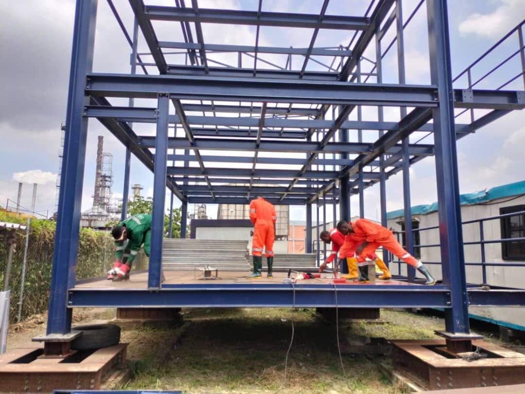 abdullahayofel's tweet photo. 💥BREAKING 

According To The MD Of Port-Harcourt Refinery,  The Refinery Will Begin Operations By December And Will Produce The Following Petroleum Products  :

1●Premium Motor Spirit  (PMS)
2●Kerosene 
3●Automative Gas Oil (AGO)
4●Low Pour Fuel Oil (LPFO) -Specifically For Heavy Industry Use.

The President Tinubu's Administration Is Working To Ensure The PH Refinery Works By December 2023.