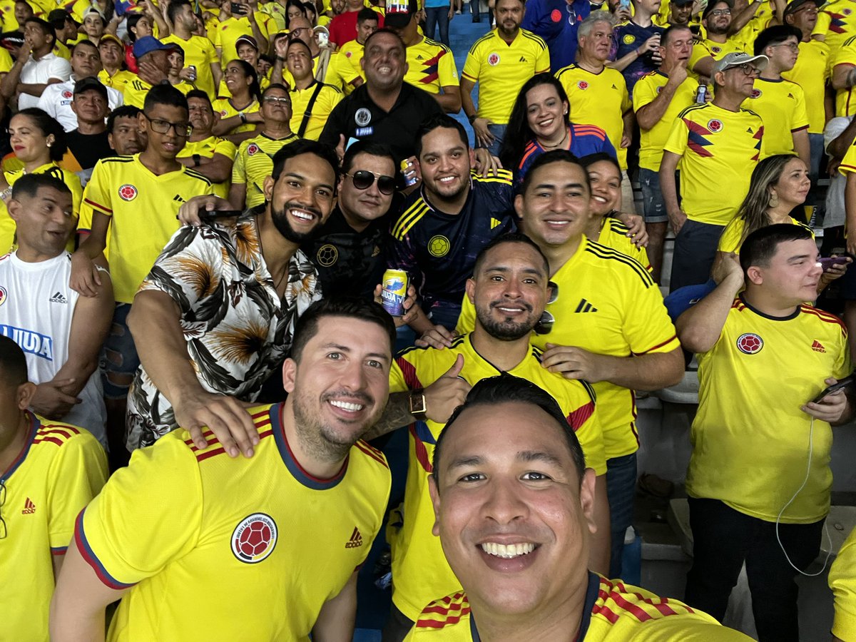 Cdfa89Cristhian's tweet image. Apoyando mi selección! 💪🏻🇨🇴❤️