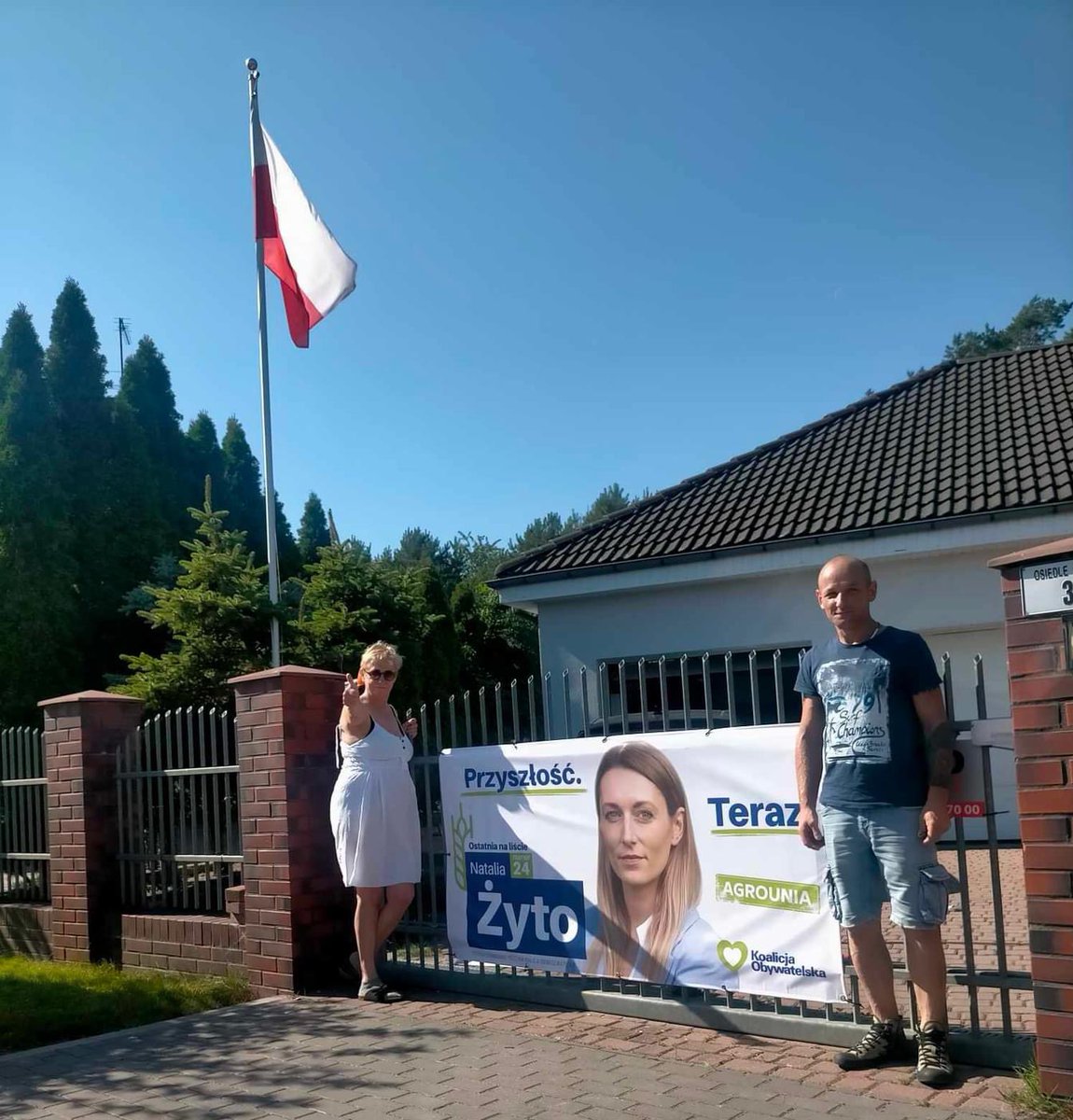 NataliaZyto's tweet photo. Pierwszy baner w sercu mojego świata. W rodzinnym domu gdzieś pomiędzy Stargardem a Szczecinem w Morzyczynie 💙
#NataliaŻyto #Okręg41 #Stargard #Szczecin #Świnoujście #OstatnieMiejsce #listaKO https://t.co/SyCX2KR9q7