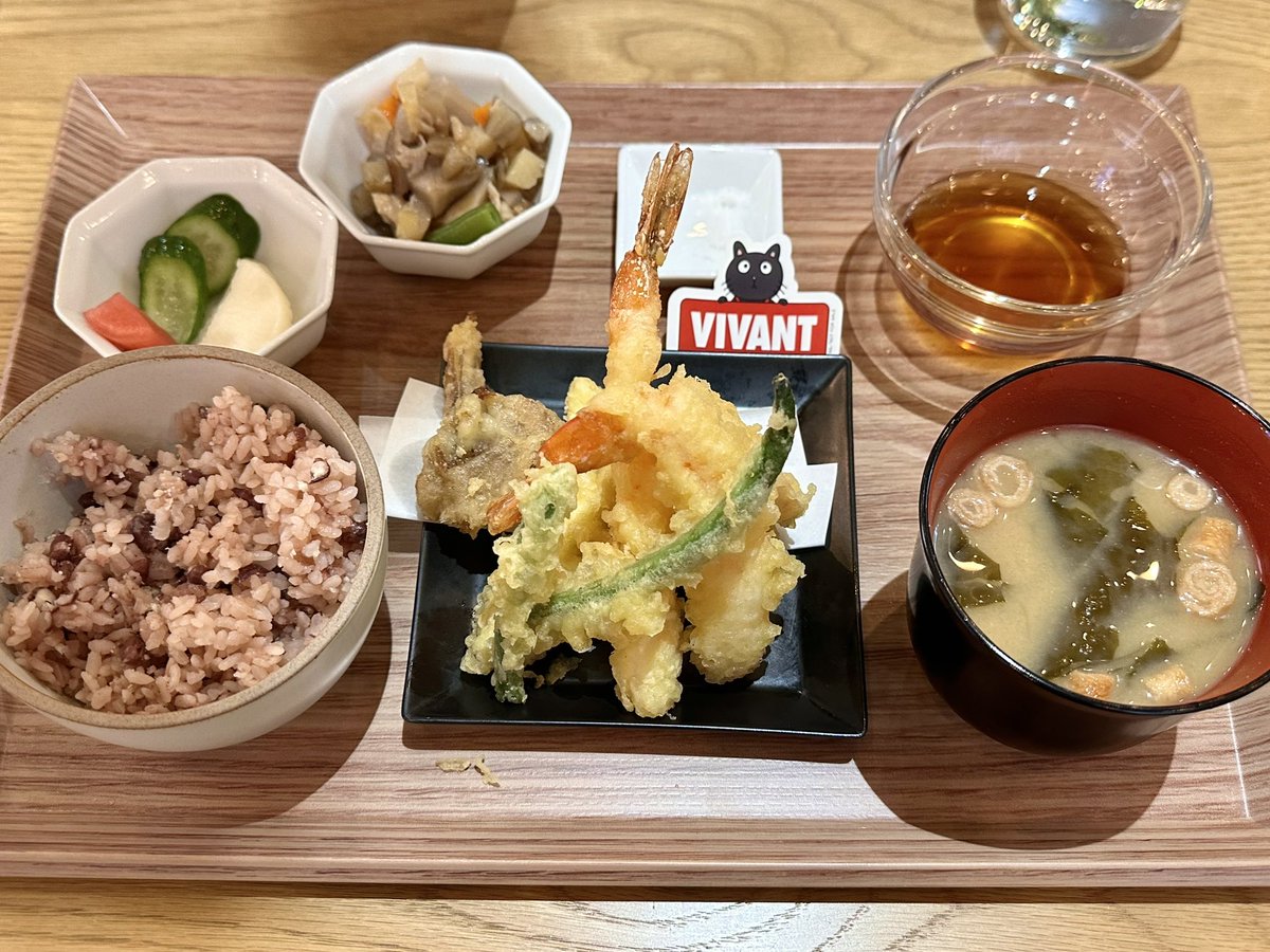 mariajamts's tweet photo. バルカ風タコライスと日本大使館定食🍱

味は全く期待してなかったから予想してたよりずっと美味しくて満足感も高かったけれど、お赤飯はもう少しドラマに寄せて紅くしてくれたらコラボ的には完璧だった気がするなー🙄
#VIVANT #コラボカフェ #ブランチパーク https://t.co/DG96u1Kl6X