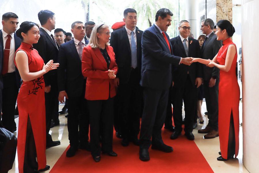 #Entérate || Presidente <a href="/NicolasMaduro/">Nicolás Maduro</a> inicia histórica visita a la República Popular China.

#8Sep 

Leer más: bitly.ws/UfCj