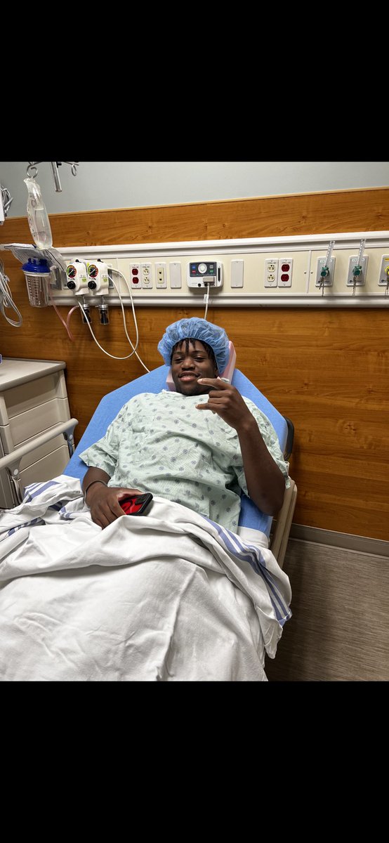 ShowersTaz2024's tweet photo. Surgery went as planned thank you Lord🙏🏾. Only up from here, ILL BE BACK! https://t.co/IwVNpjKd8x