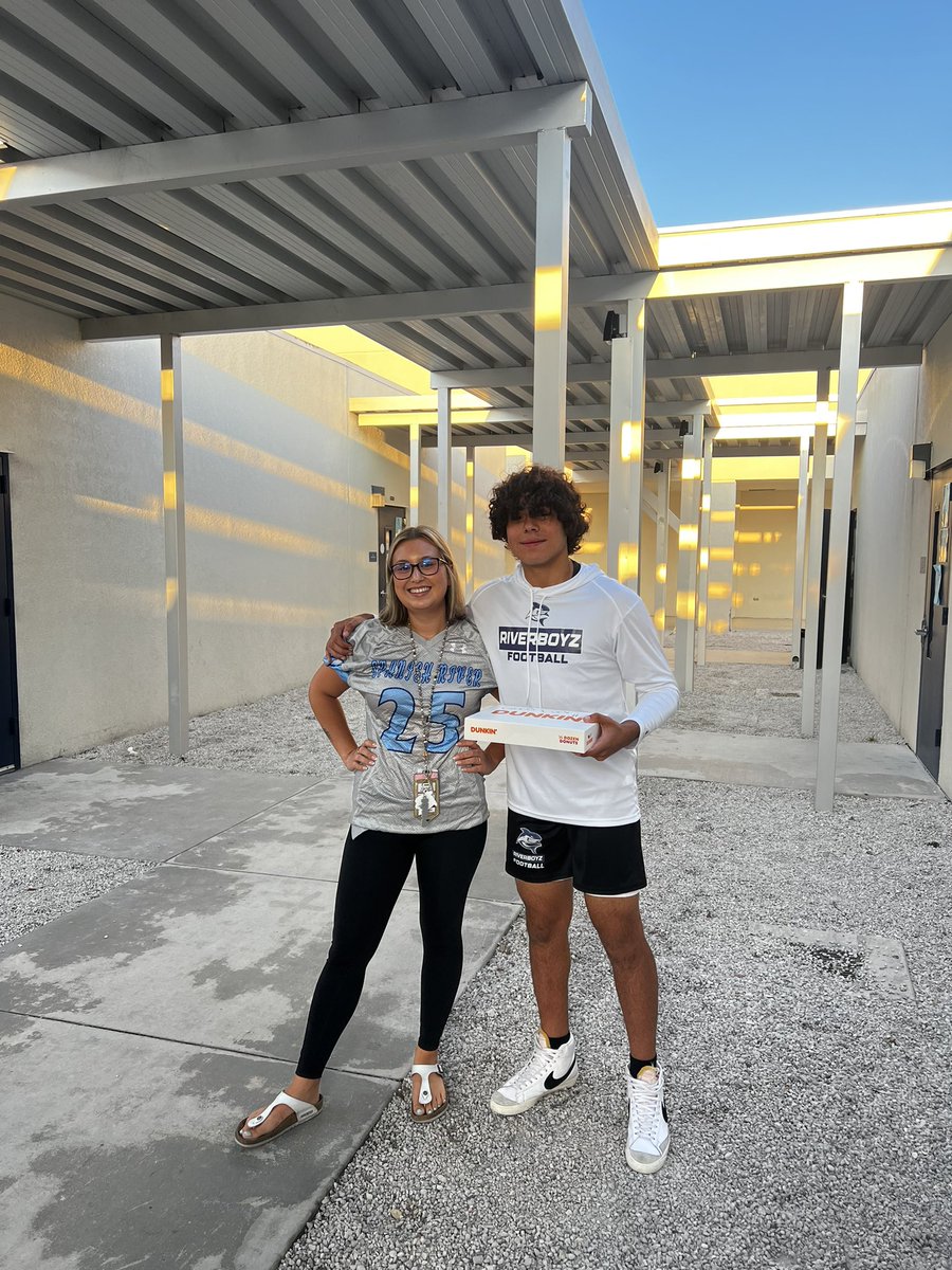 daisyklave's tweet photo. Dunkin’ Donuts for #25 my adopt a Shark son! Go @river_boyz1! Good luck at the game tonight! @riverboyz_2023 @The_Galleon @SuarezSRHScoach @tjonesamazing @CastellaAlli #bitedown https://t.co/Nk0NcaUkkZ