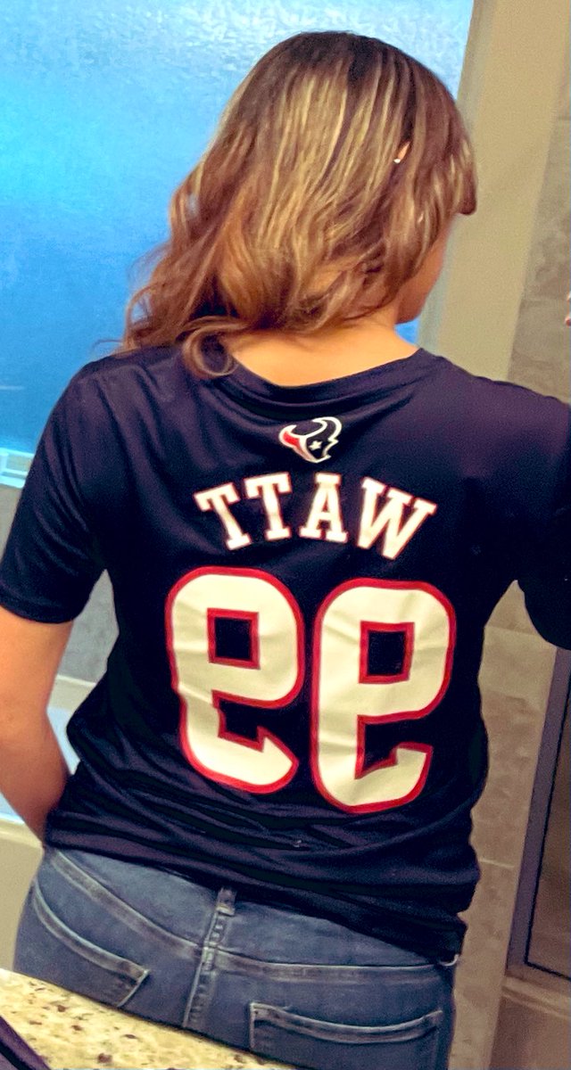 AnGiE_25's tweet image. Football season has officially begun! It’s still perfectly fine to wear anything with @JJWatt correct? #onceaTexanalwaysaTexan @HoustonTexans 💙❤️💙❤️ Happy Friday! 🏈🏈🏈